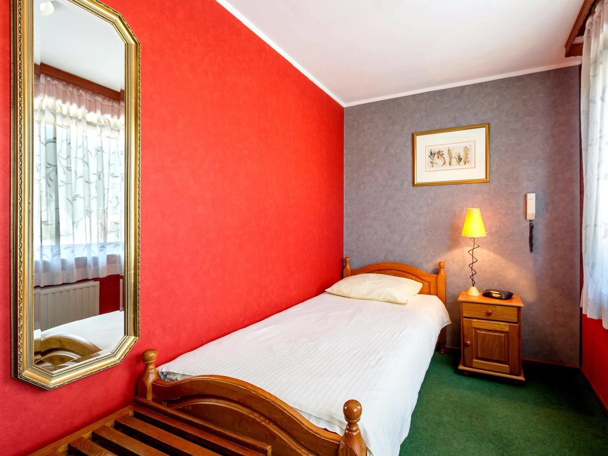 Hostellerie Val Fleuri Mersch Екстер'єр фото