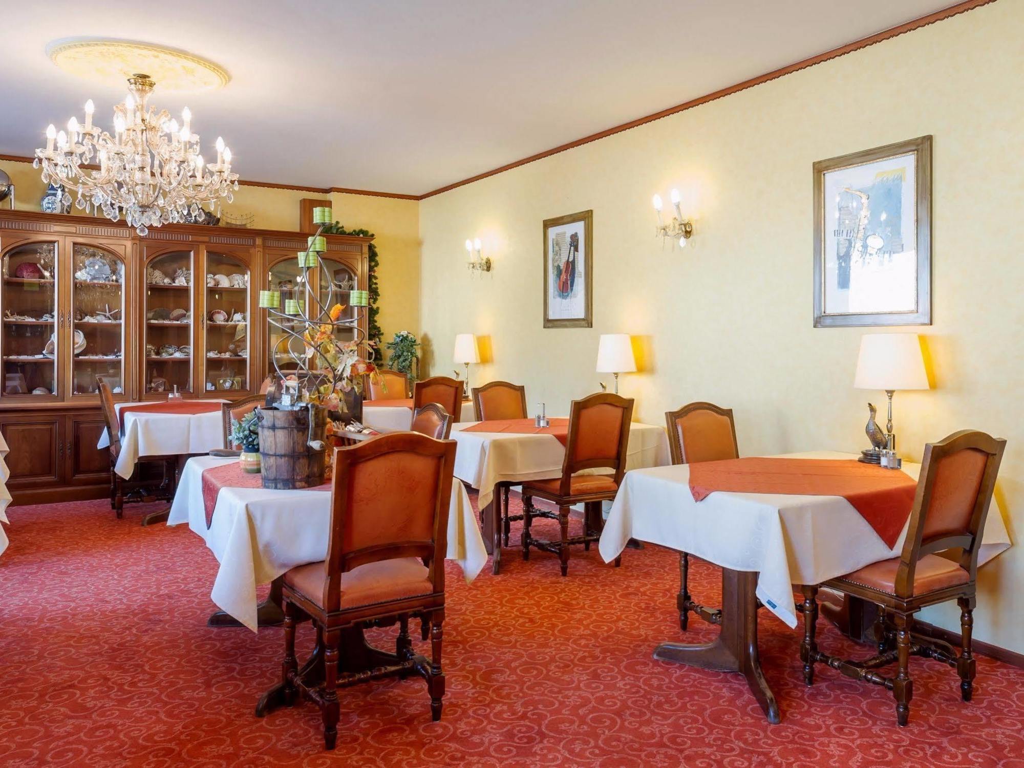 Hostellerie Val Fleuri Mersch Екстер'єр фото